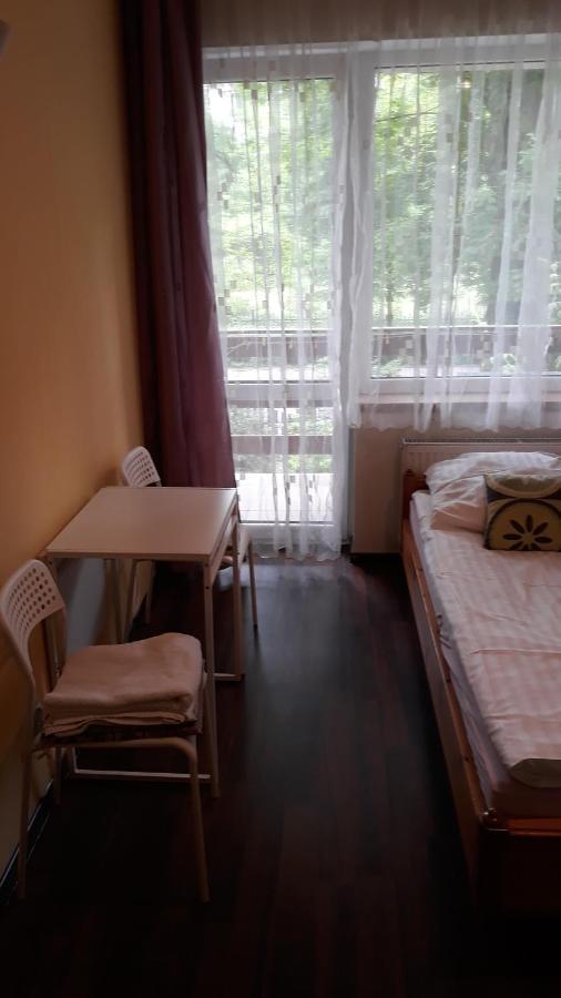 Apartamenty I Pokoje Przy Parku イェレニャ・グーラ エクステリア 写真