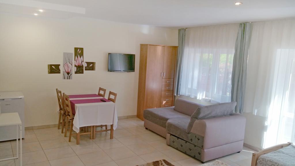Apartamenty I Pokoje Przy Parku イェレニャ・グーラ 部屋 写真