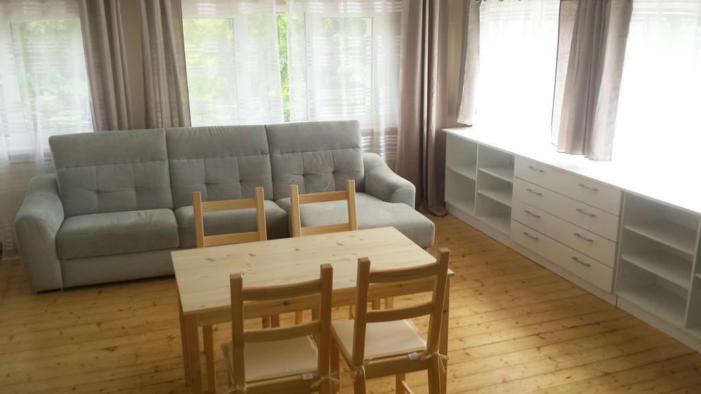 Apartamenty I Pokoje Przy Parku イェレニャ・グーラ エクステリア 写真