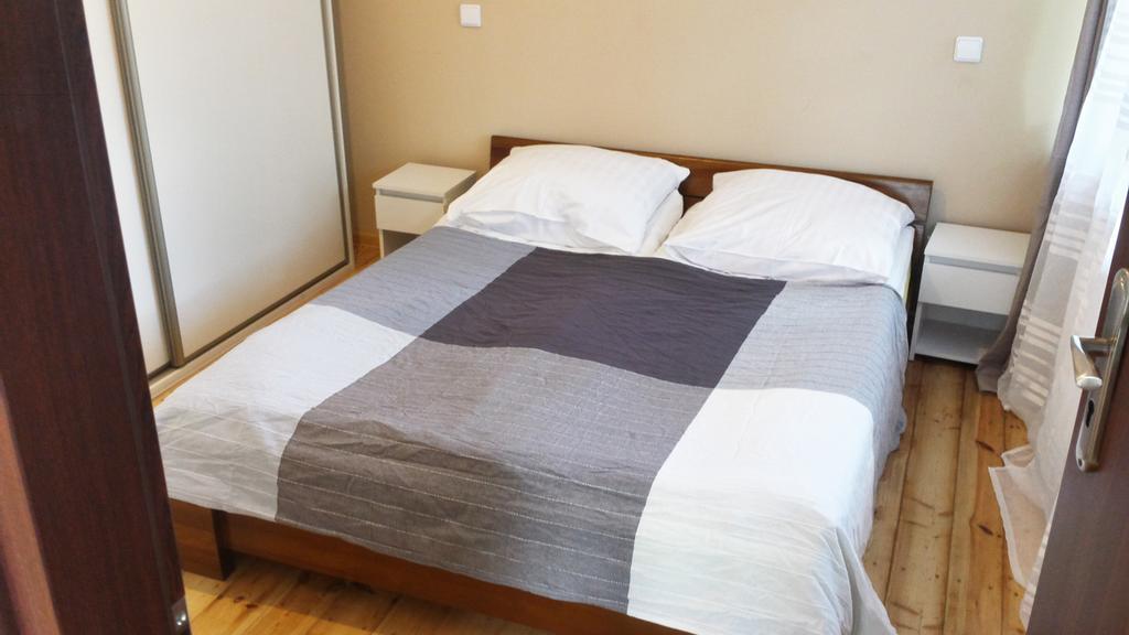 Apartamenty I Pokoje Przy Parku イェレニャ・グーラ エクステリア 写真