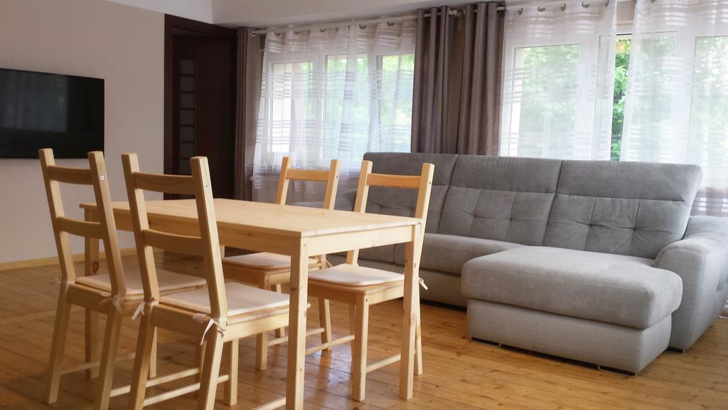 Apartamenty I Pokoje Przy Parku イェレニャ・グーラ エクステリア 写真