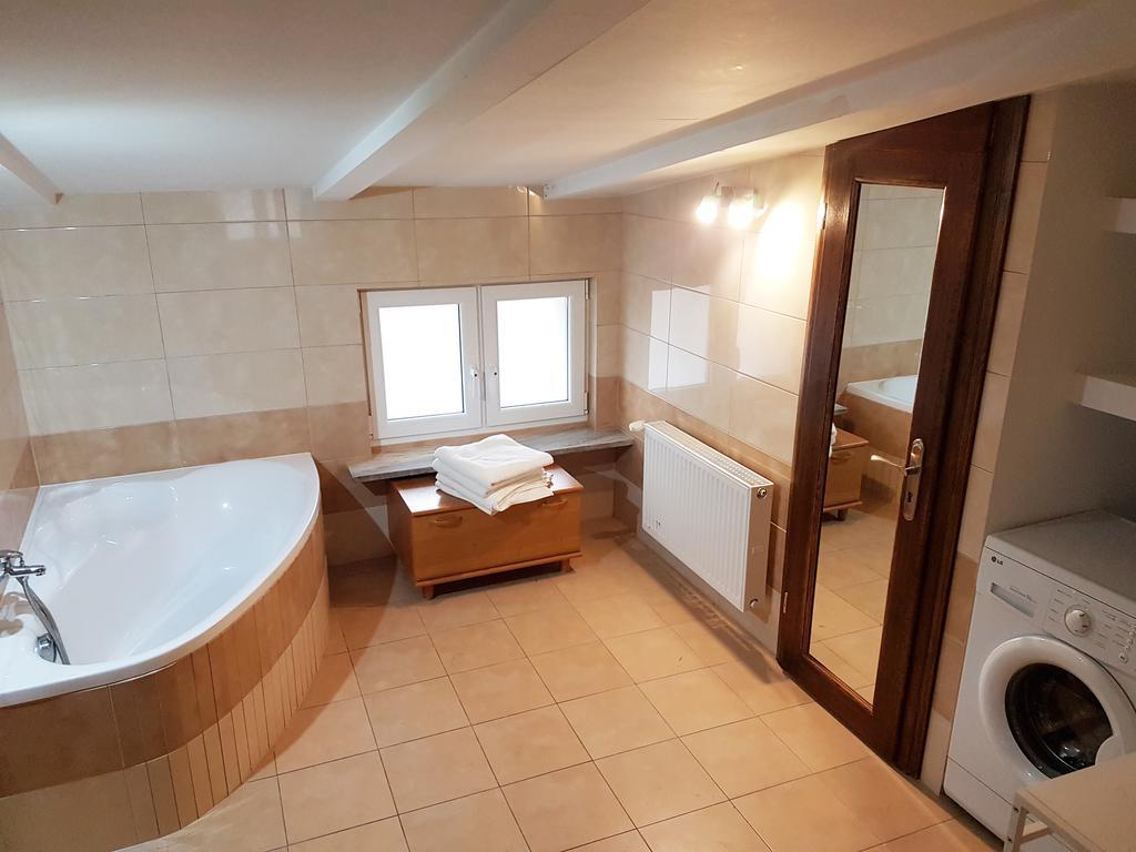 Apartamenty I Pokoje Przy Parku イェレニャ・グーラ エクステリア 写真