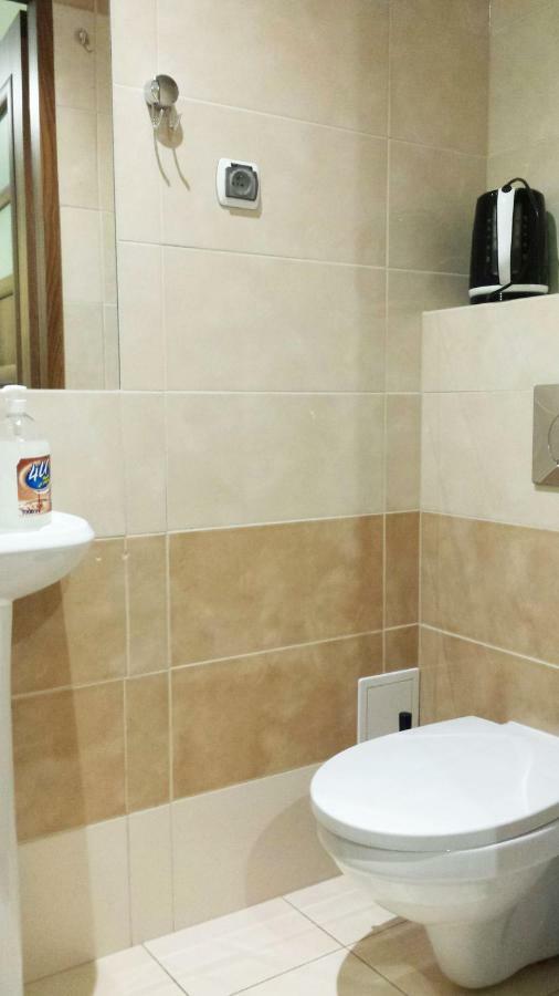 Apartamenty I Pokoje Przy Parku イェレニャ・グーラ エクステリア 写真